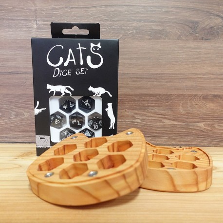 Larch Cat’s Dice Box + CATS Dice Set: Waffle